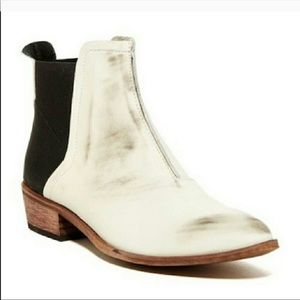 ISO free people dark horse boots in size 6.5!!